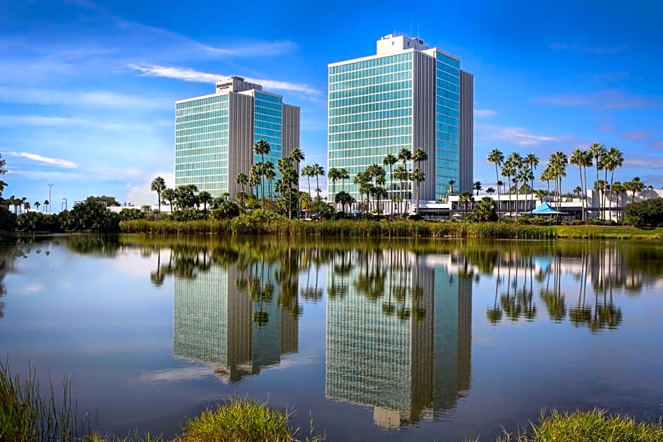 DoubleTree By Hilton Hotel At The Entrance To Universal